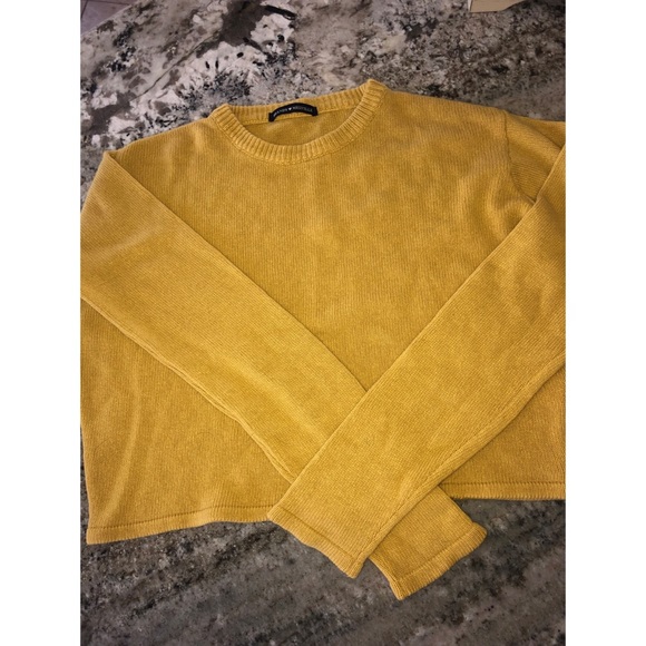 NWOT Brandy Melville mustard cropped sweater - Picture 2 of 2